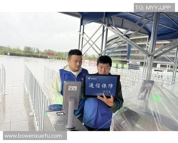 从绿茵场到街头角落足球明星流浪汉的心路历程与人生反思
