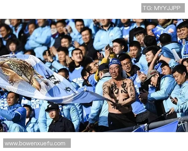 王健林与足球明星的亲密互动视频揭示他对足球的热爱与支持